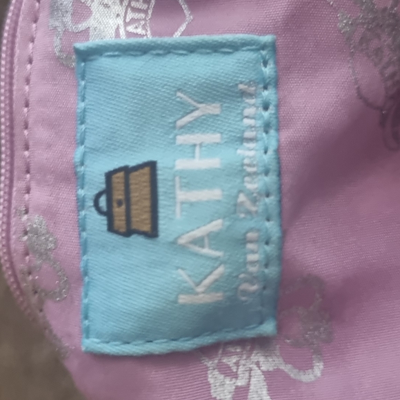 Kathy Van Zeeland, faux croc, classic heart and crown black handbag - Picture 4 of 4